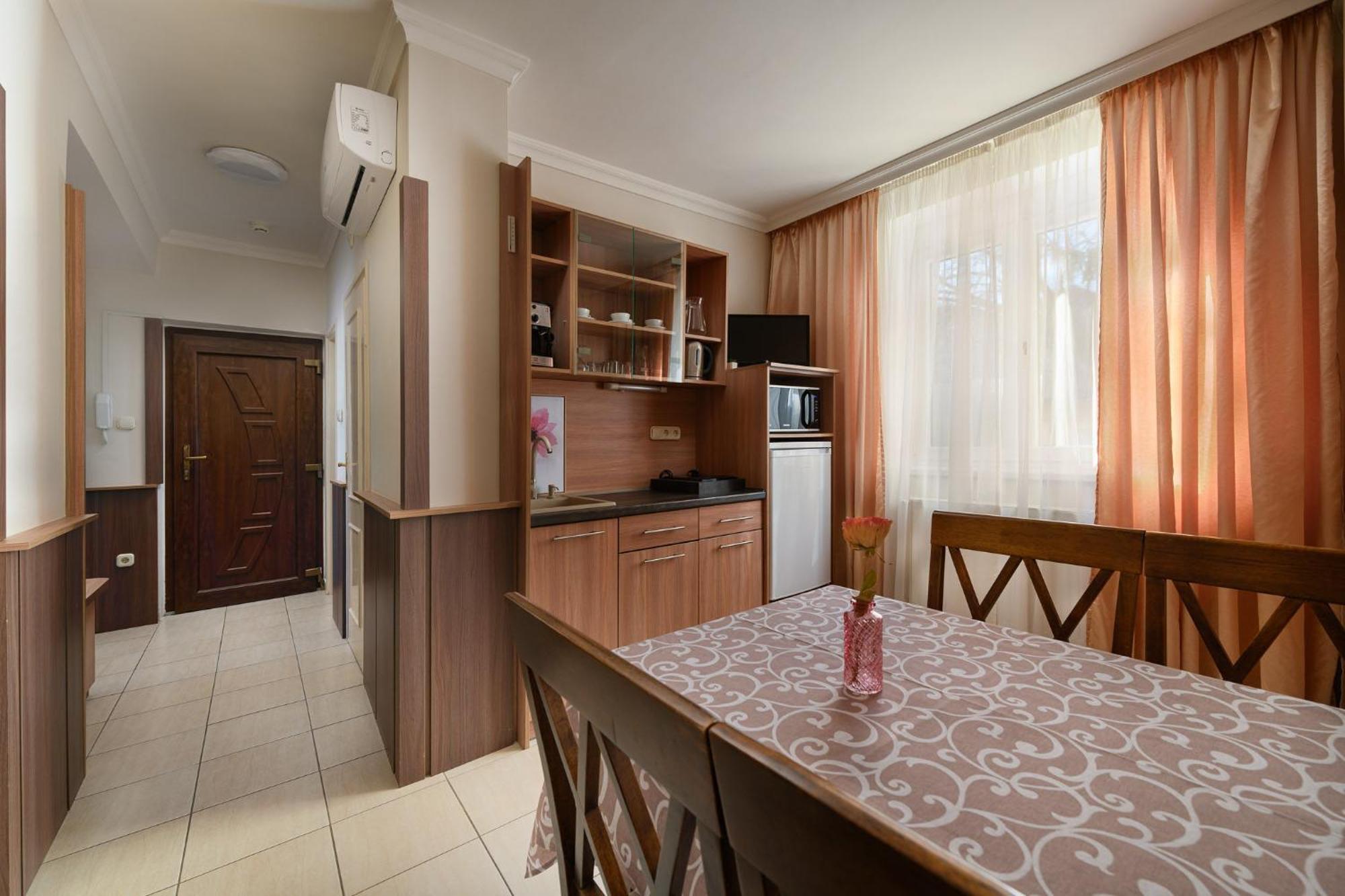 Szilfa Étterem Mariann Apartman Hajdúszoboszló Exterior foto